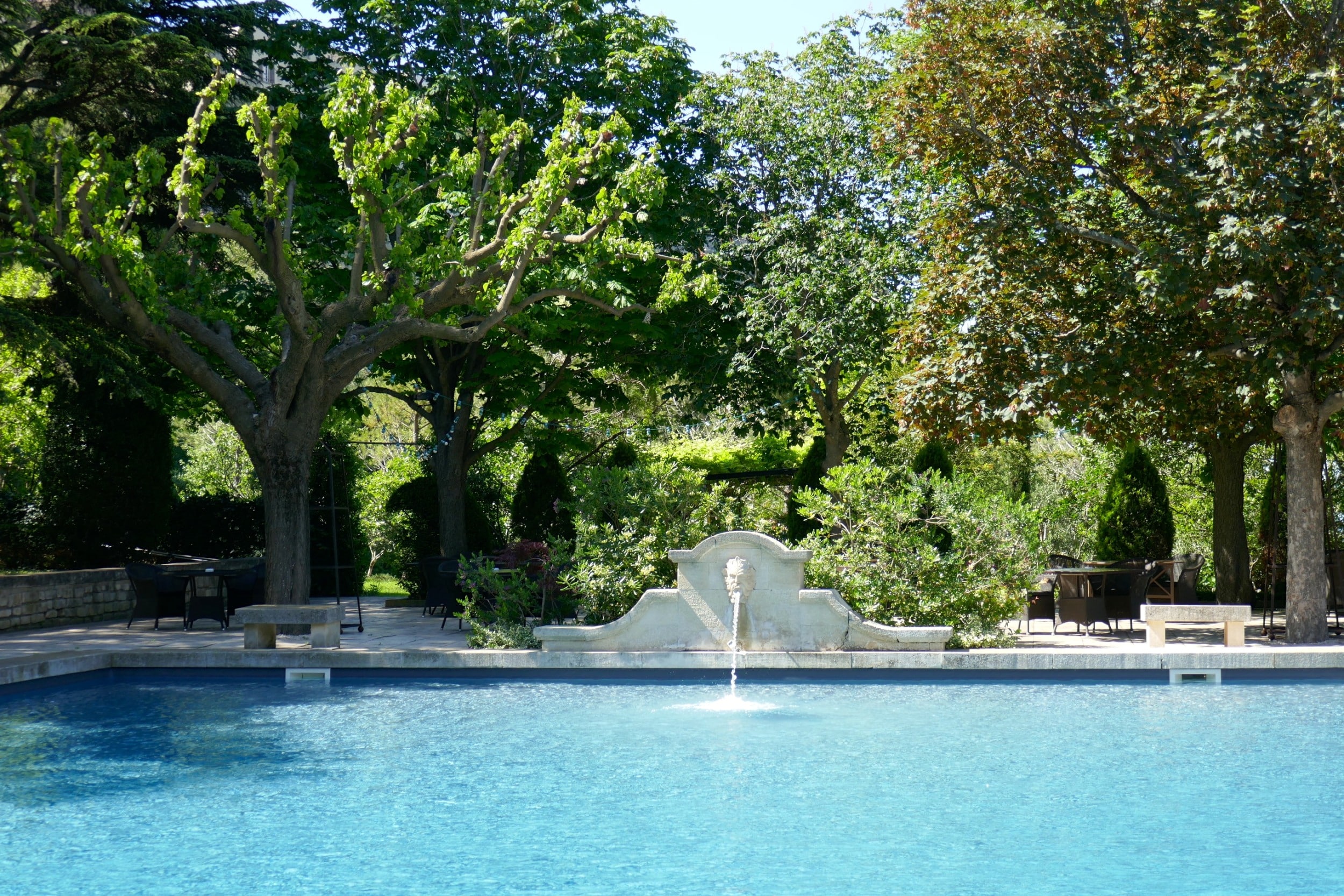 Photographie d'une piscine rénovée par buleo hotel Baumaniere aux Baux De Provence